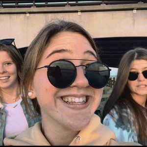 Meet your Posher, Hannah